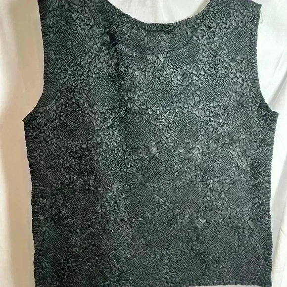 NWT! Black textured with little sequins, sleeveless (Size L) - Picture 5 of 7